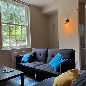 https://apt-stunning-king-suite-in-the-heart-of-leeds-city-center.yorkshirehotels.net